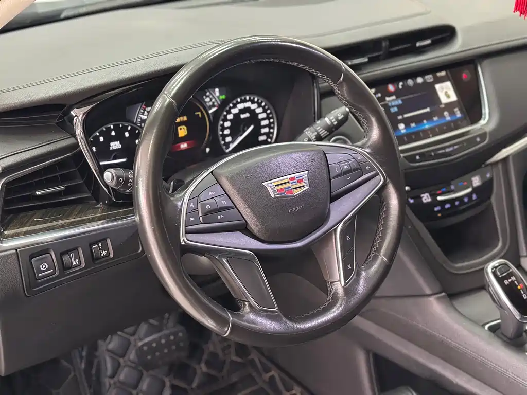 Cadillac XT5 — фото 6