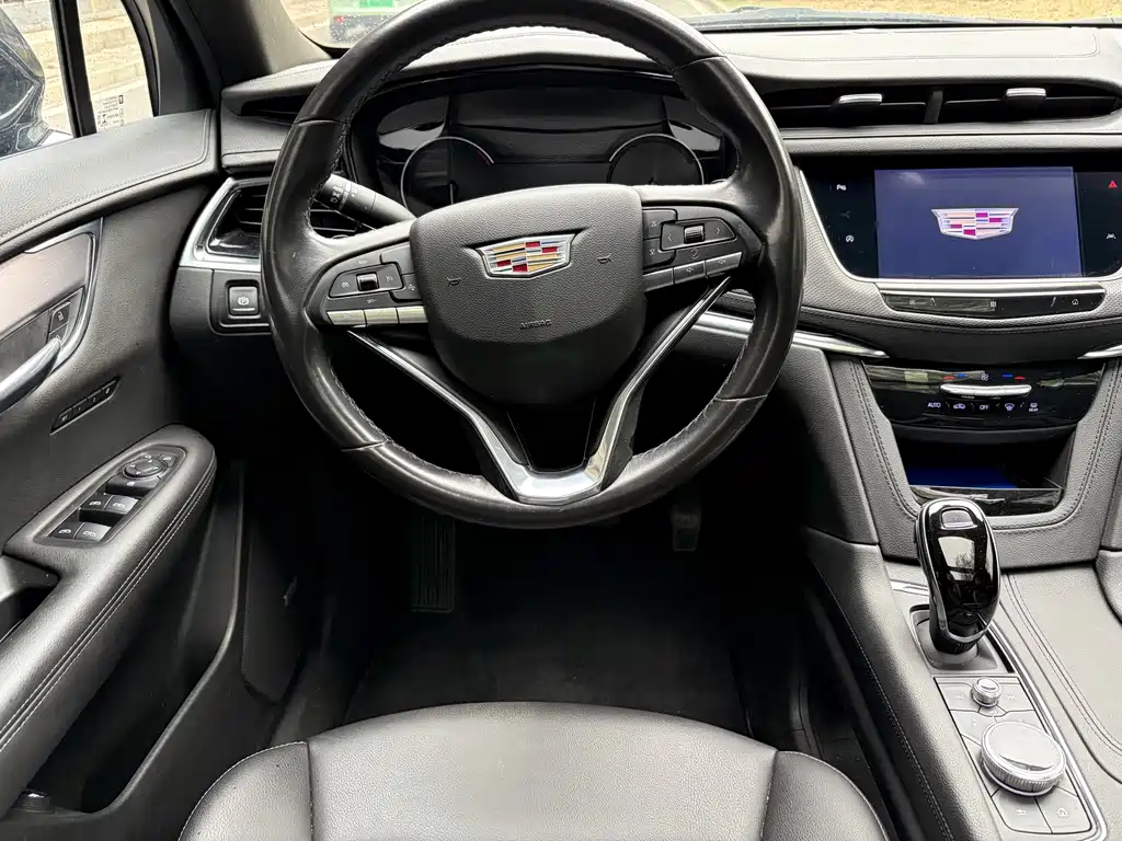 Cadillac XT6 — фото 10