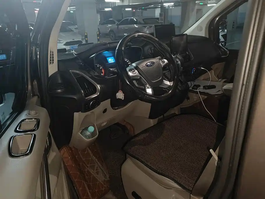 Ford Tourneo — фото 9