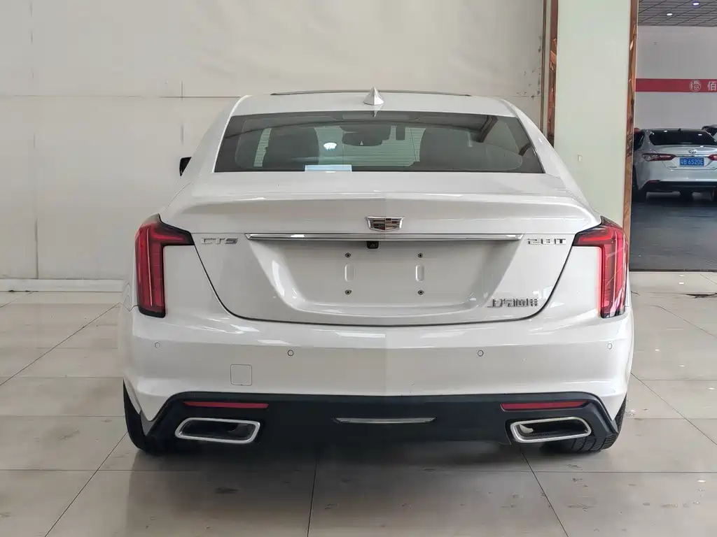 Cadillac CT5 — фото 13