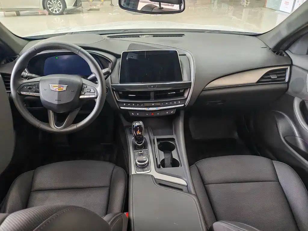 Cadillac CT5 — фото 5
