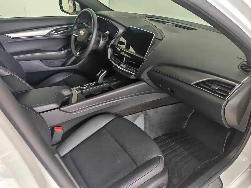 Cadillac CT5 — фото 9