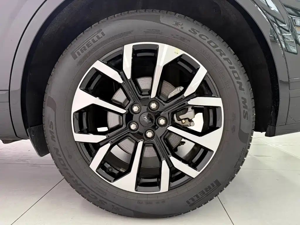 Ford Edge — фото 11