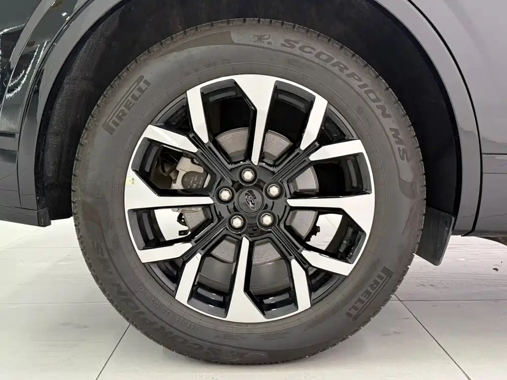 Ford Edge — фото 10