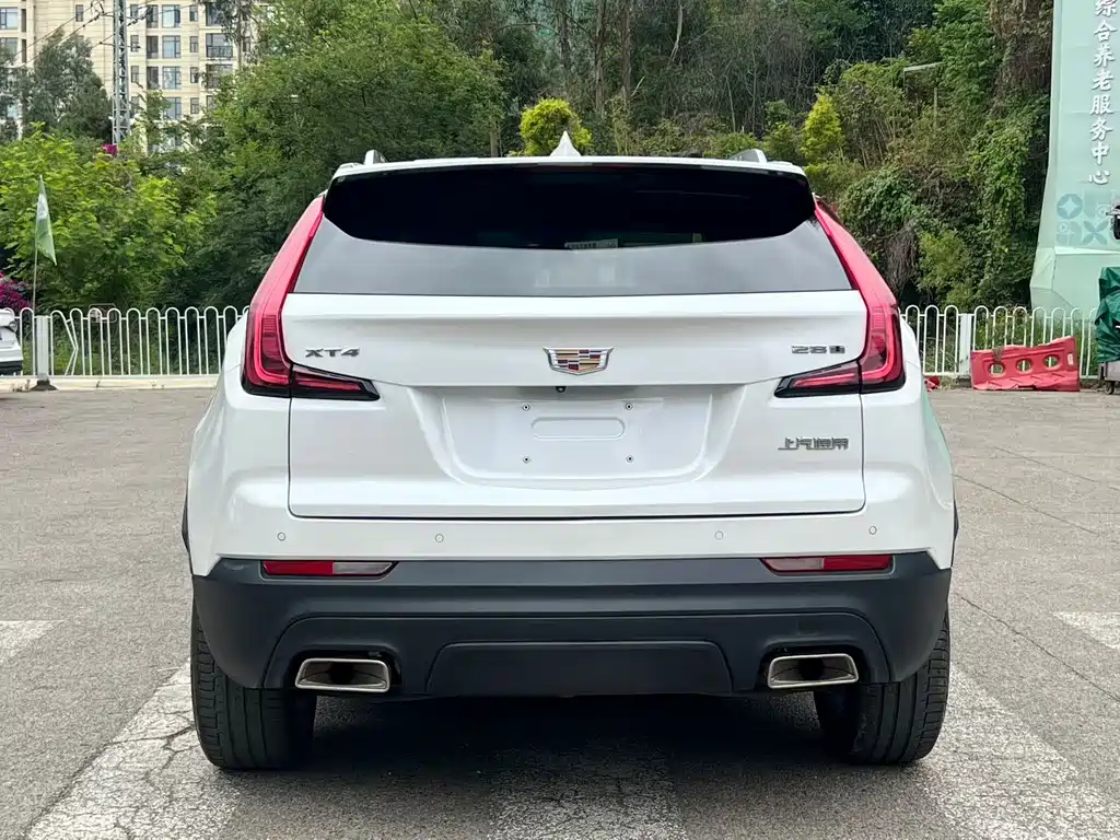 Cadillac XT4 — фото 8