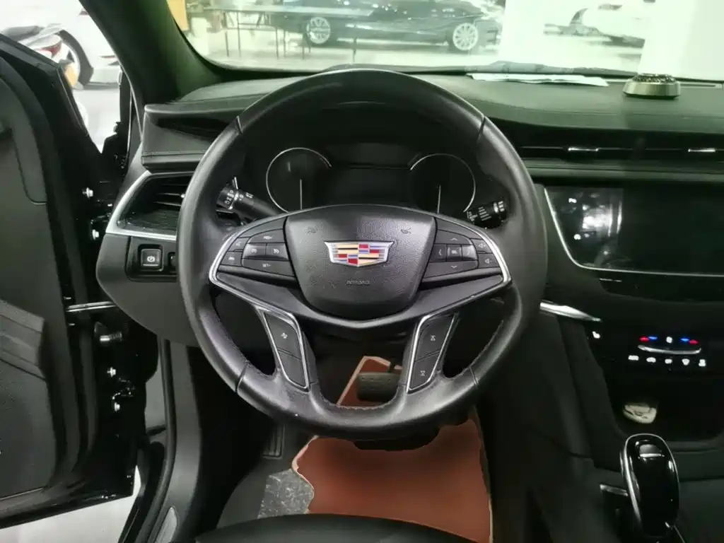 Cadillac XT5 — фото 11