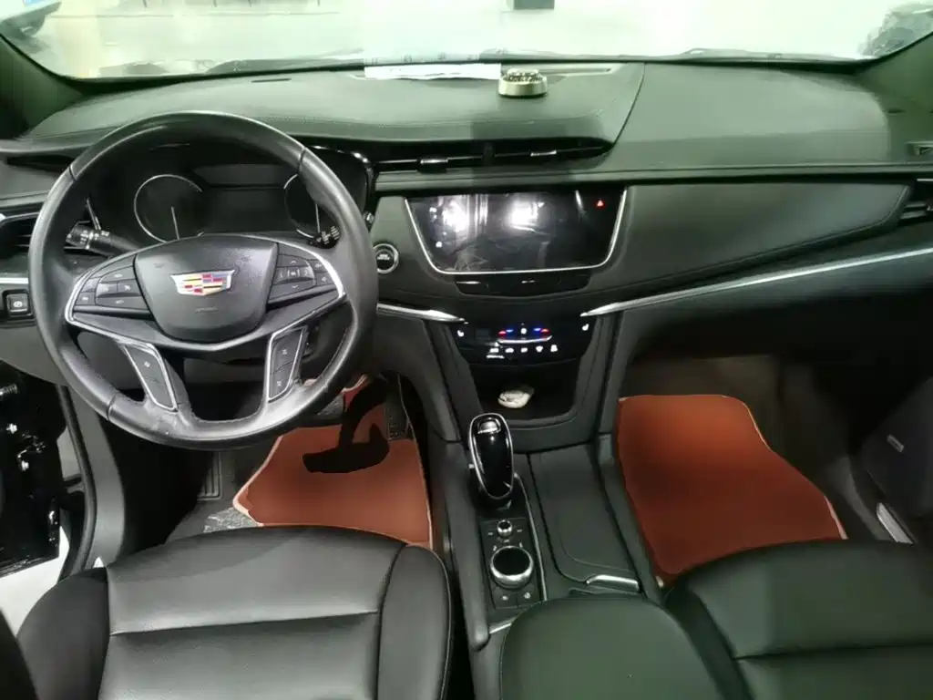 Cadillac XT5 — фото 10