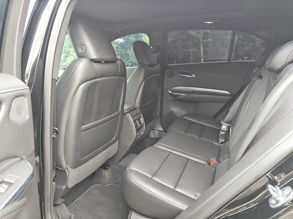 Cadillac XT4 — фото 8