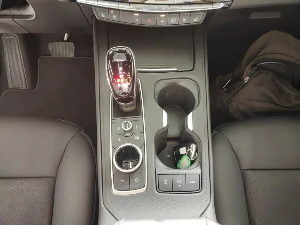 Cadillac XT4 — фото 14
