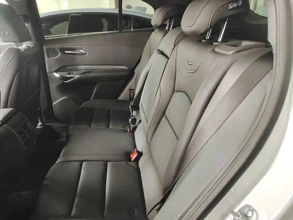 Cadillac XT4 — фото 17