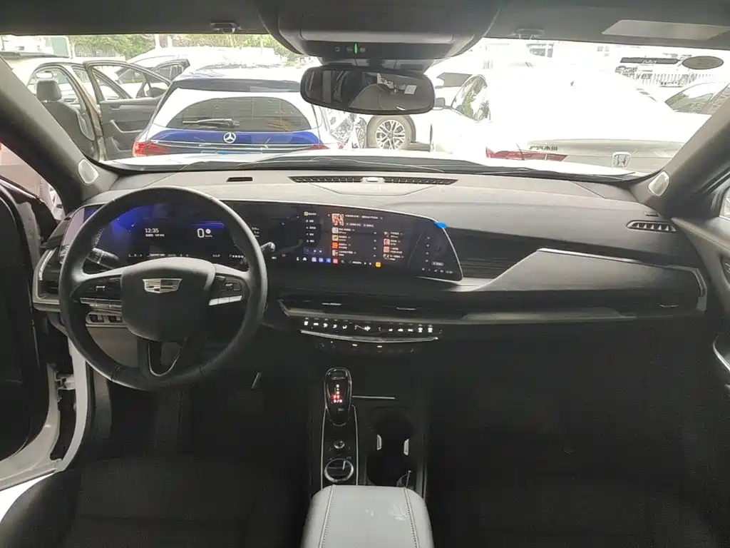 Cadillac XT4 — фото 10