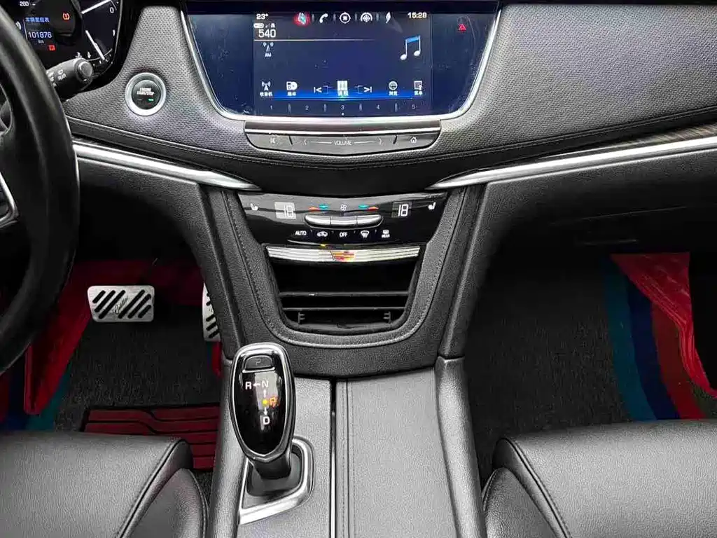 Cadillac XT5 — фото 13