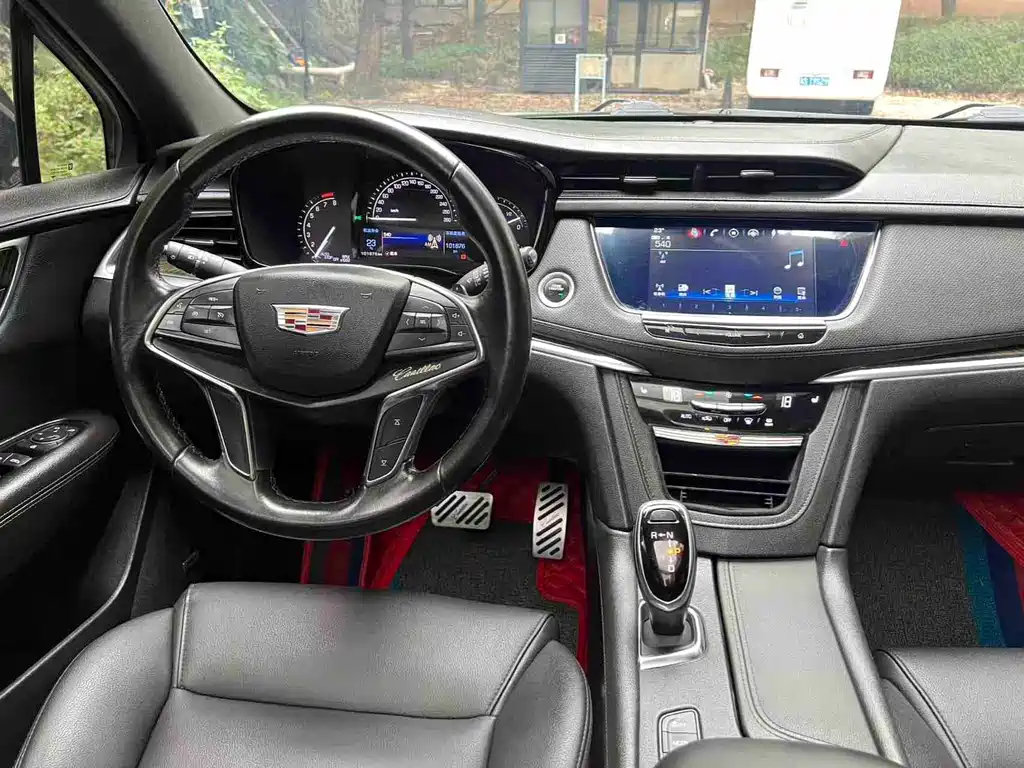 Cadillac XT5 — фото 14