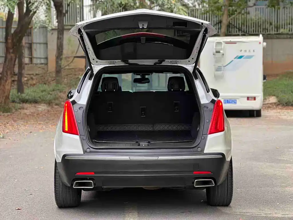 Cadillac XT5 — фото 17