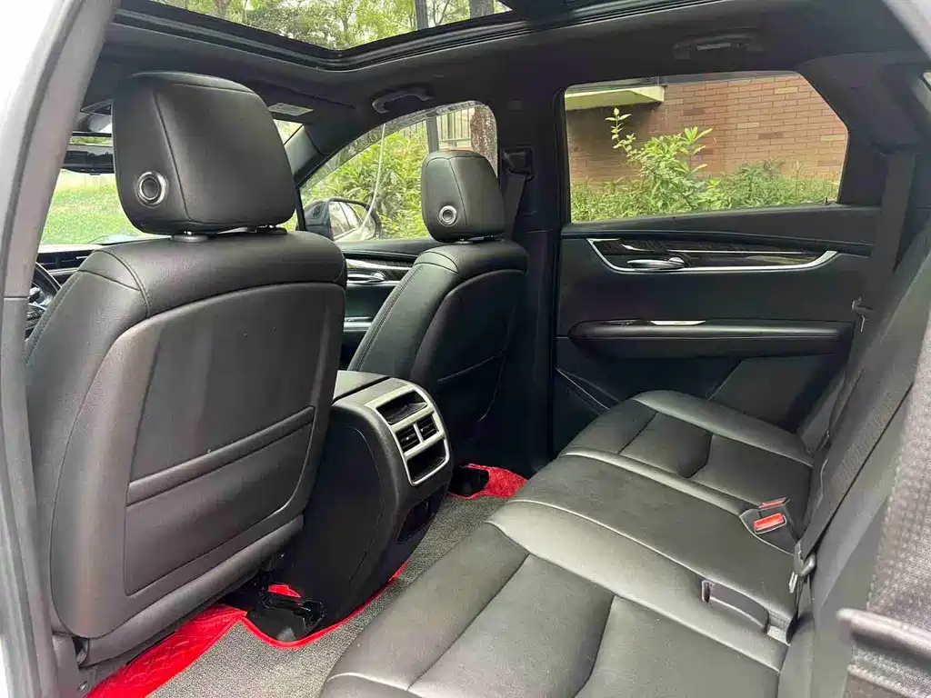 Cadillac XT5 — фото 7