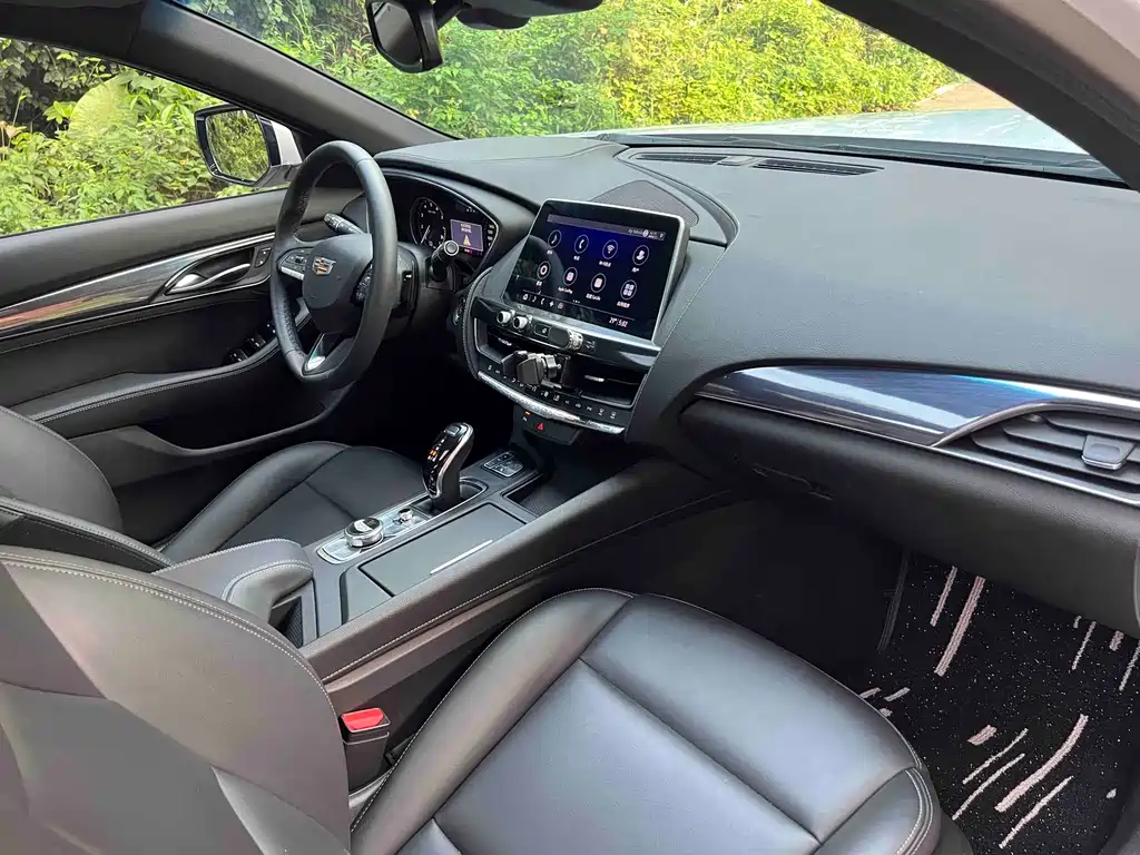 Cadillac CT5 — фото 9