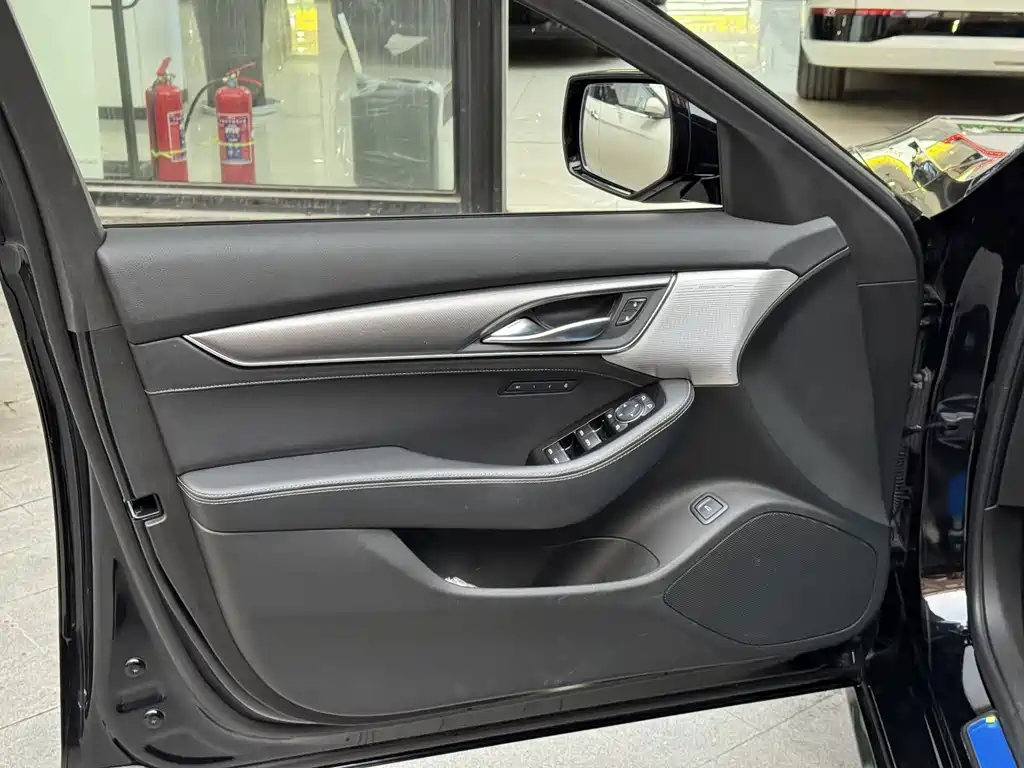 Cadillac CT5 — фото 13