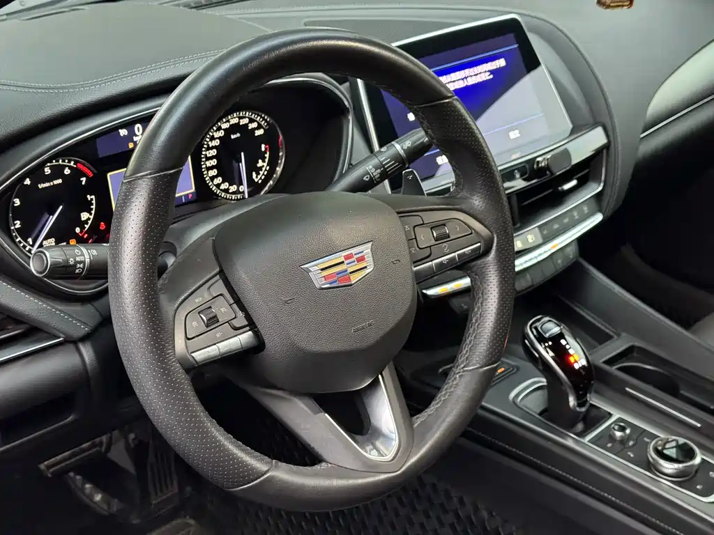 Cadillac CT5 — фото 14
