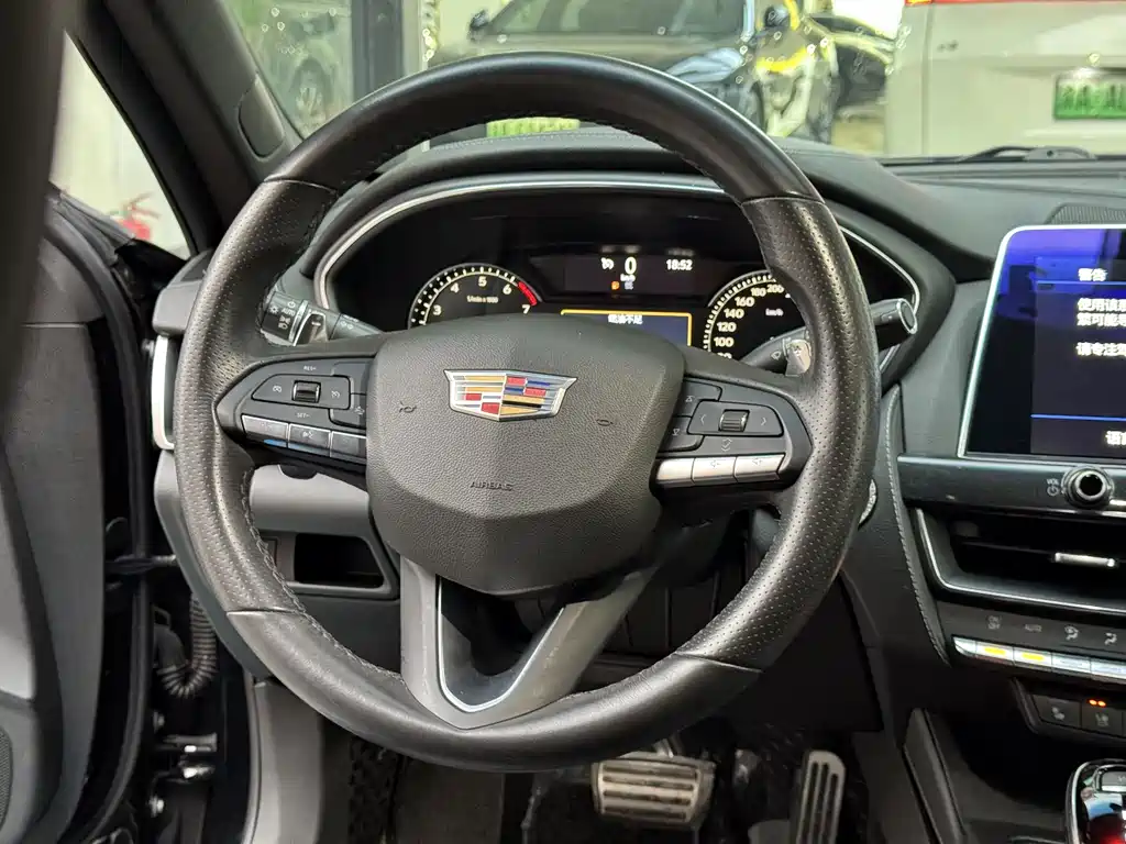 Cadillac CT5 — фото 15