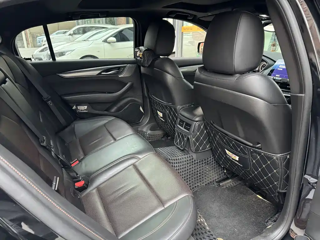 Cadillac CT5 — фото 17