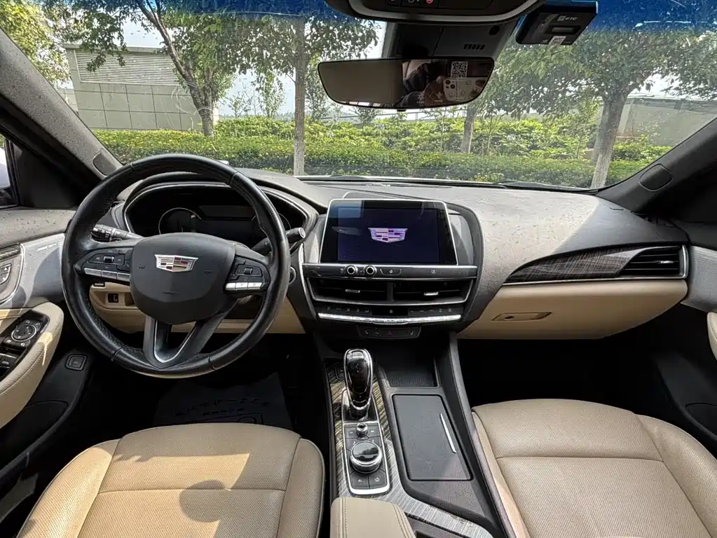 Cadillac CT5 — фото 11