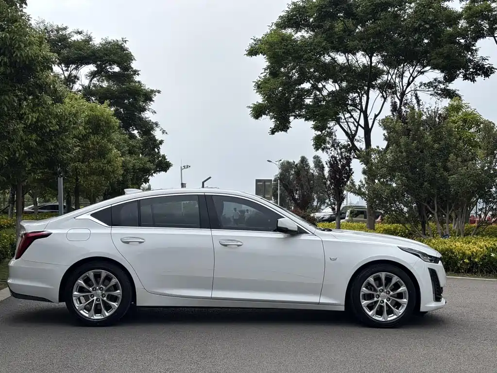 Cadillac CT5 — фото 8