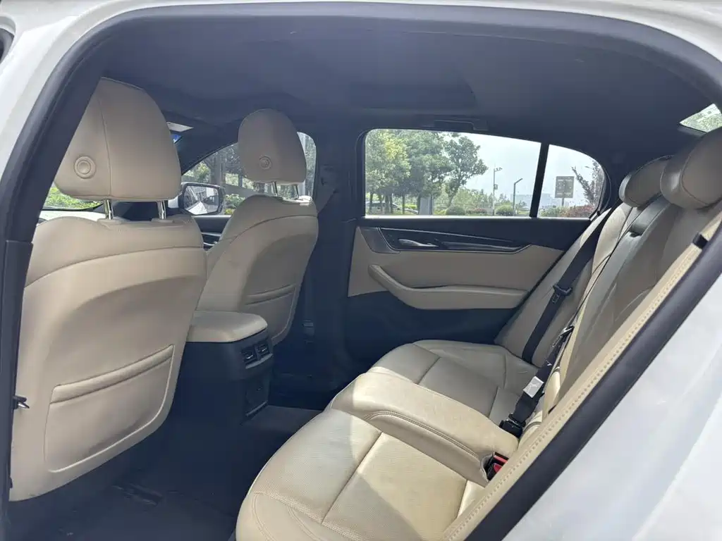 Cadillac CT5 — фото 10