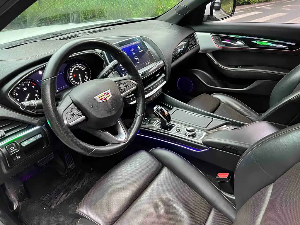 Cadillac CT5 — фото 4