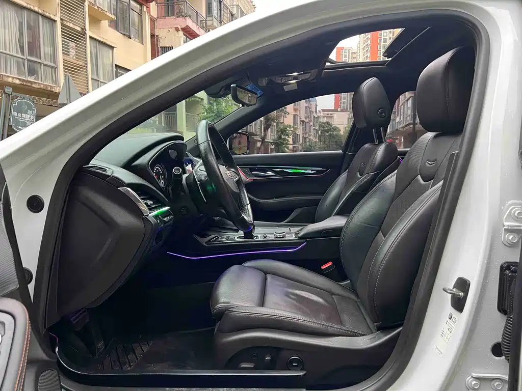 Cadillac CT5 — фото 5