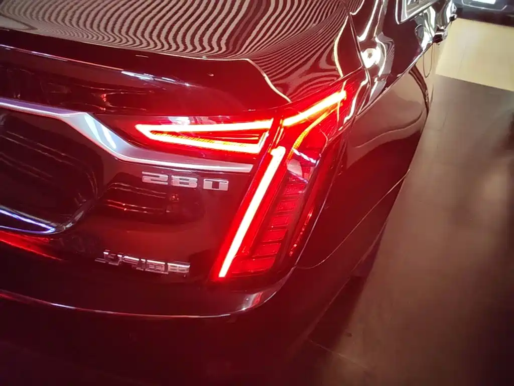 Cadillac CT6 — фото 8