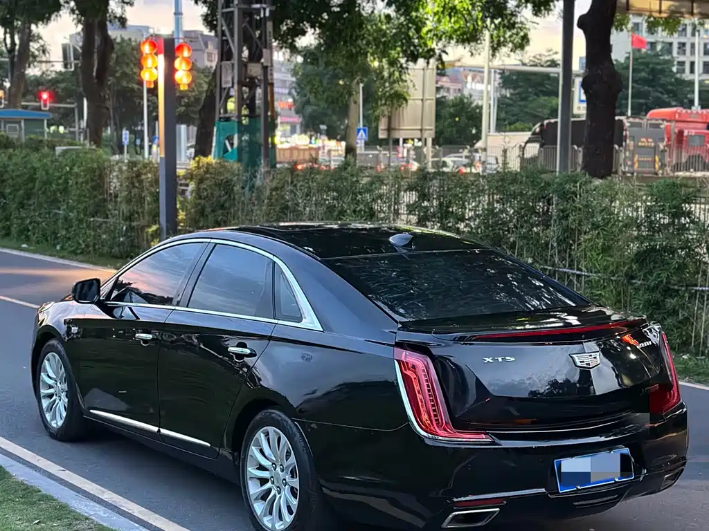 Cadillac XTS — фото 9