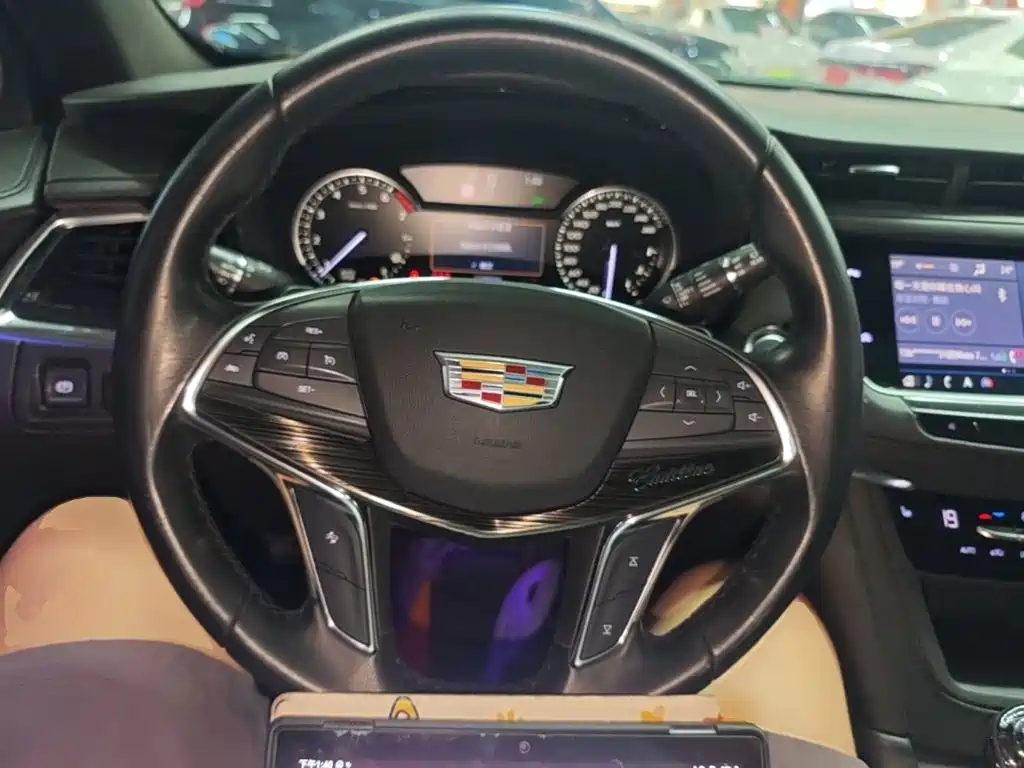 Cadillac XT5 — фото 11