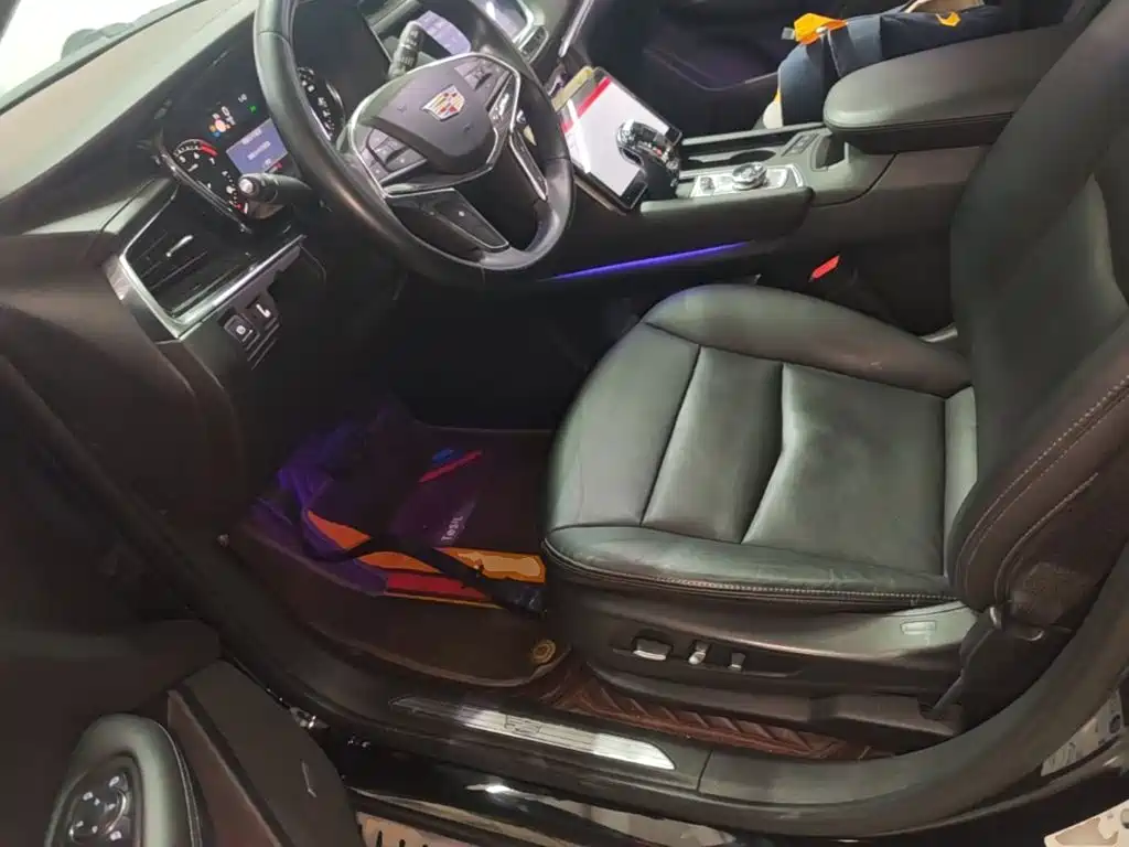 Cadillac XT5 — фото 15