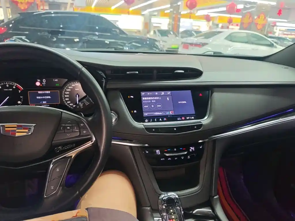 Cadillac XT5 — фото 10