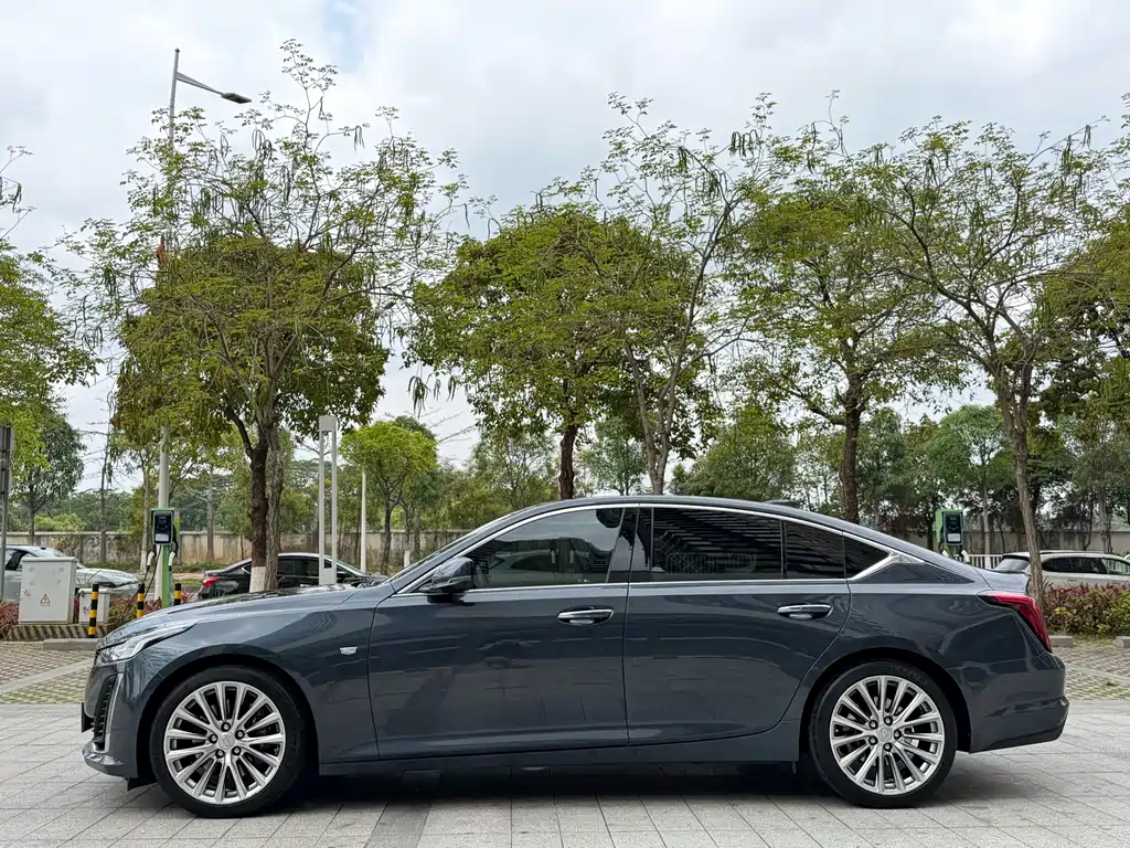 Cadillac CT5 — фото 15