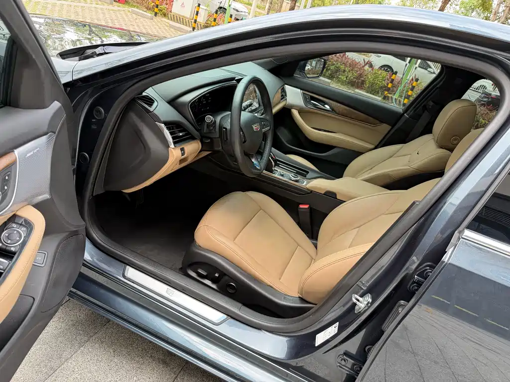 Cadillac CT5 — фото 5