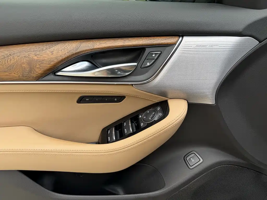 Cadillac CT5 — фото 6