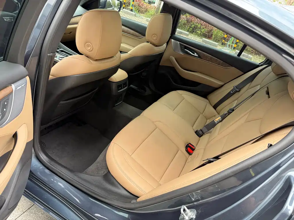Cadillac CT5 — фото 10