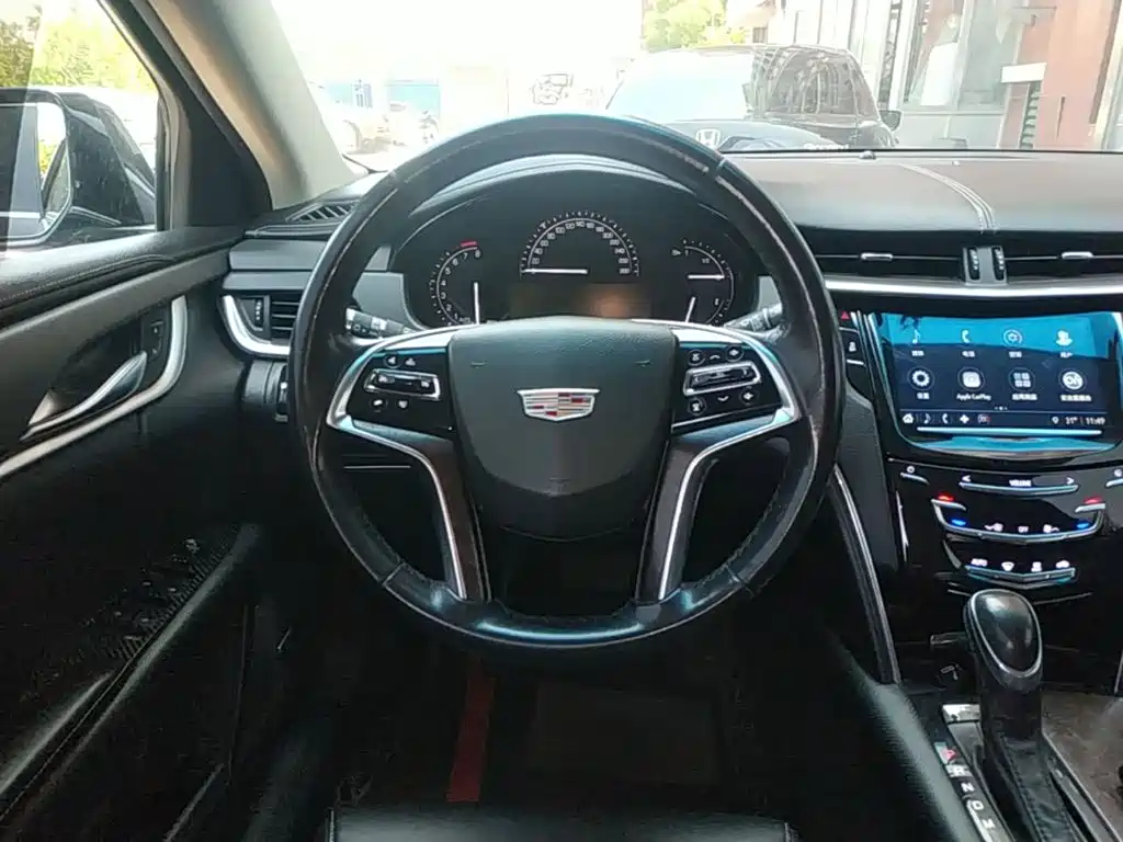 Cadillac XTS — фото 11