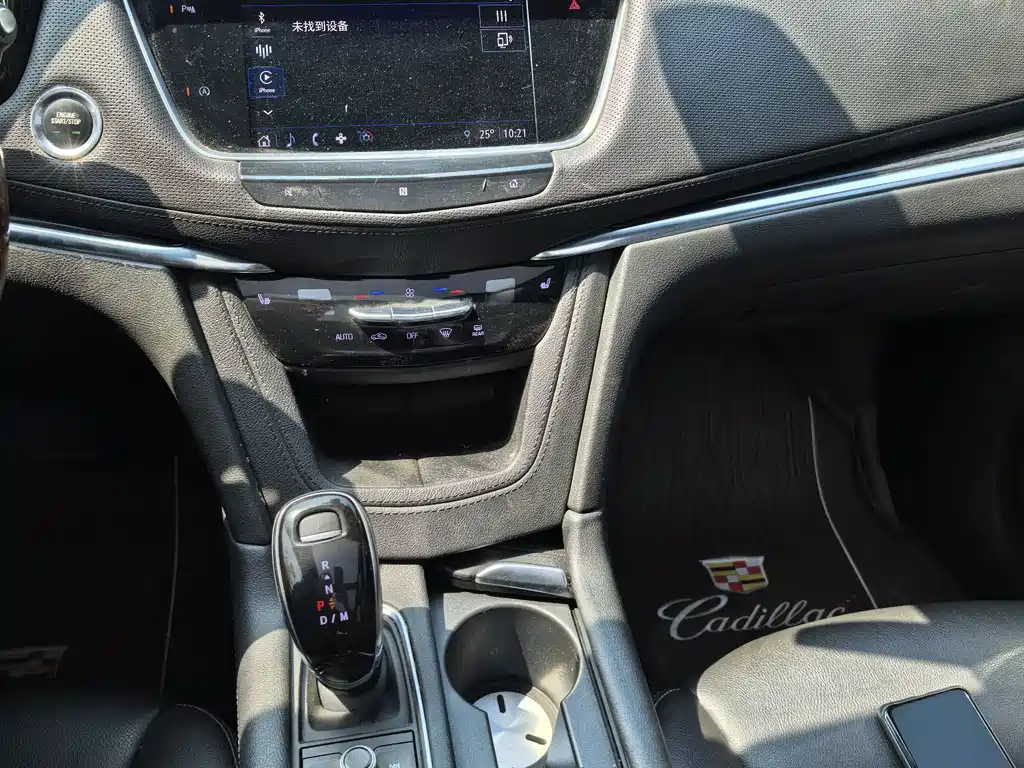 Cadillac XT5 — фото 14