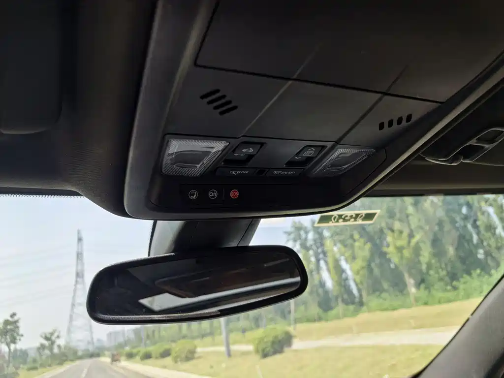 Cadillac XT5 — фото 15
