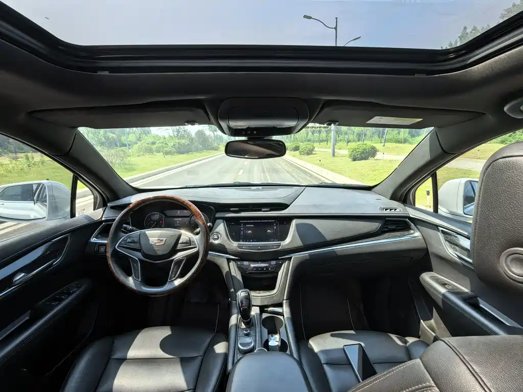 Cadillac XT5 — фото 17