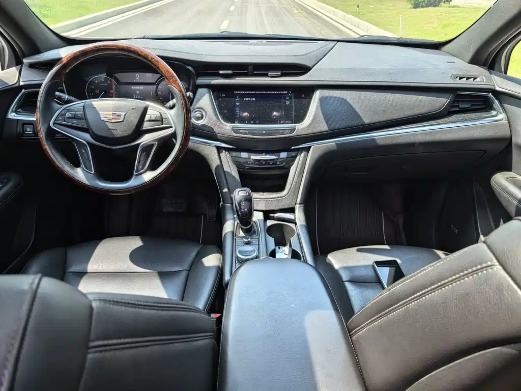 Cadillac XT5 — фото 18