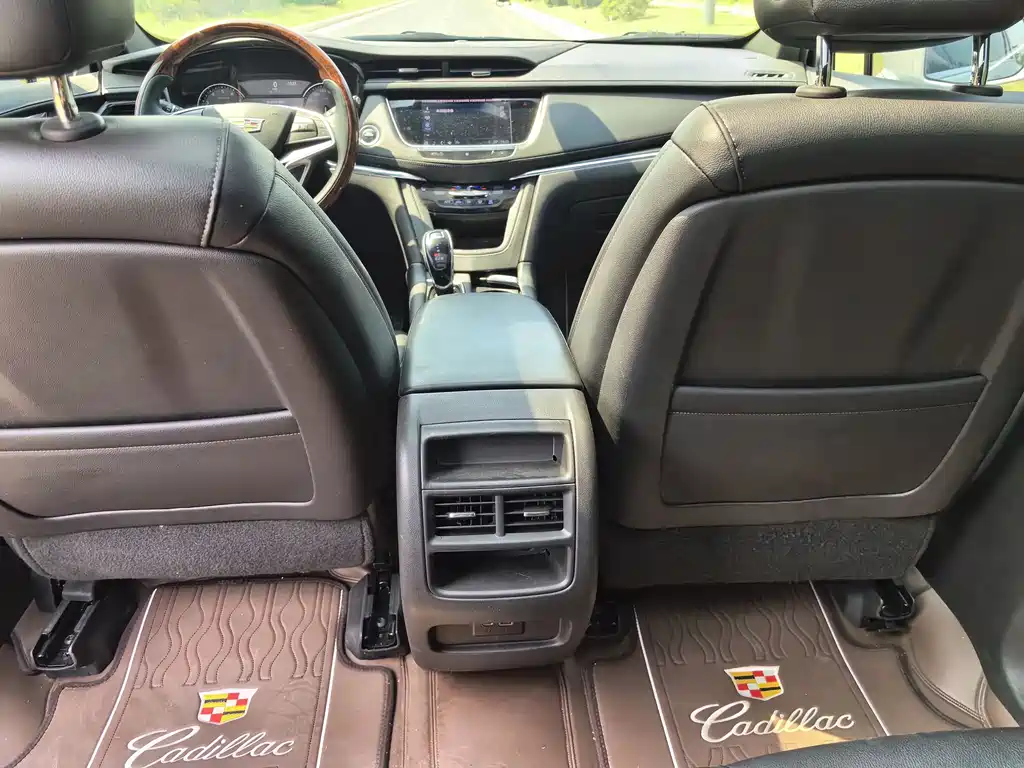 Cadillac XT5 — фото 19