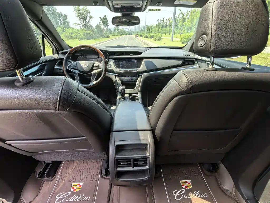 Cadillac XT5 — фото 20