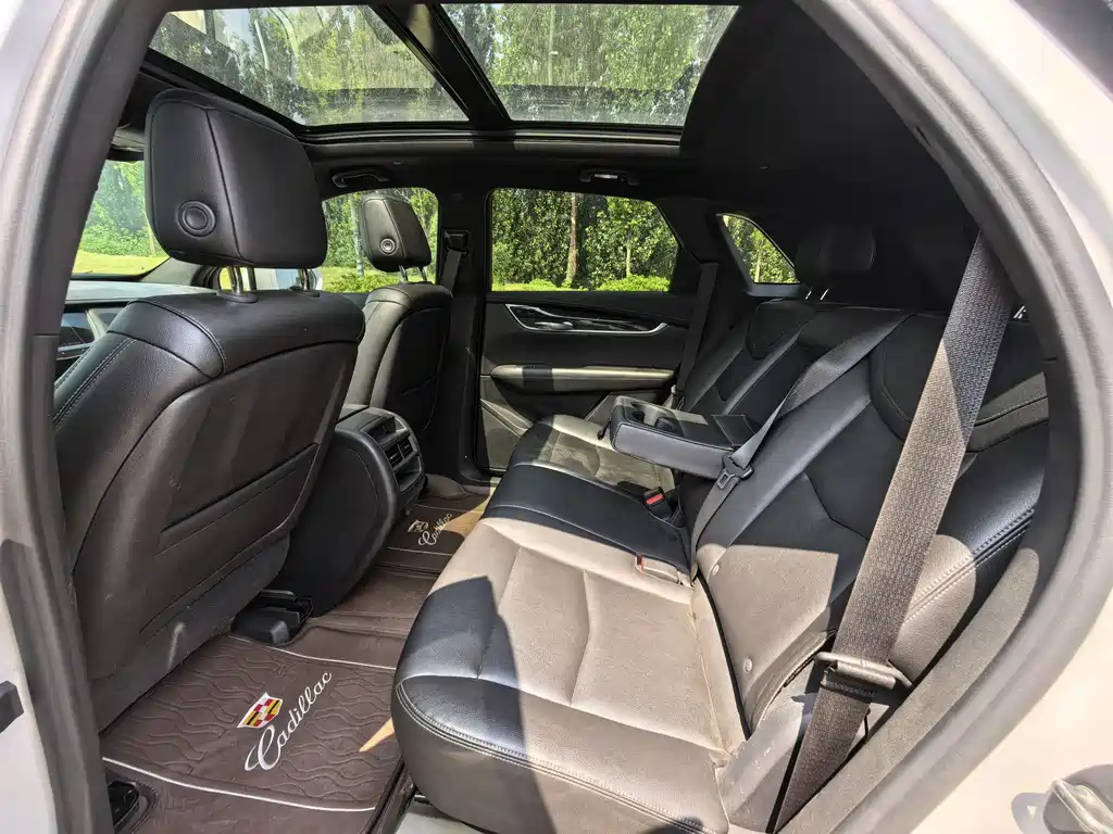 Cadillac XT5 — фото 22
