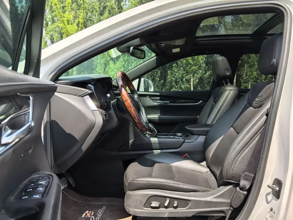 Cadillac XT5 — фото 8