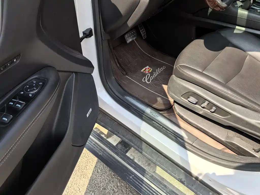 Cadillac XT5 — фото 9
