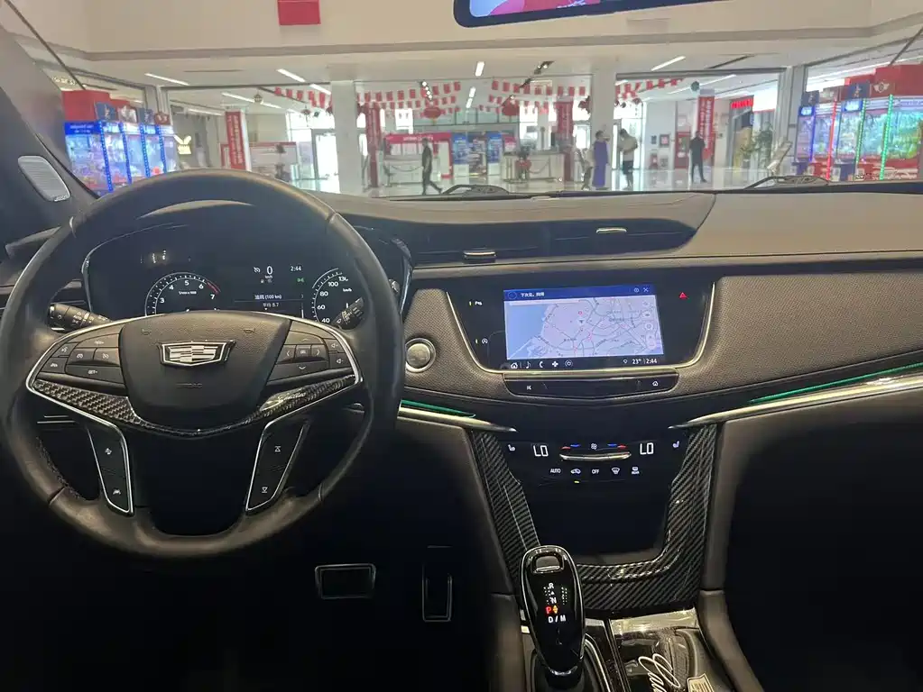 Cadillac XT5 — фото 14