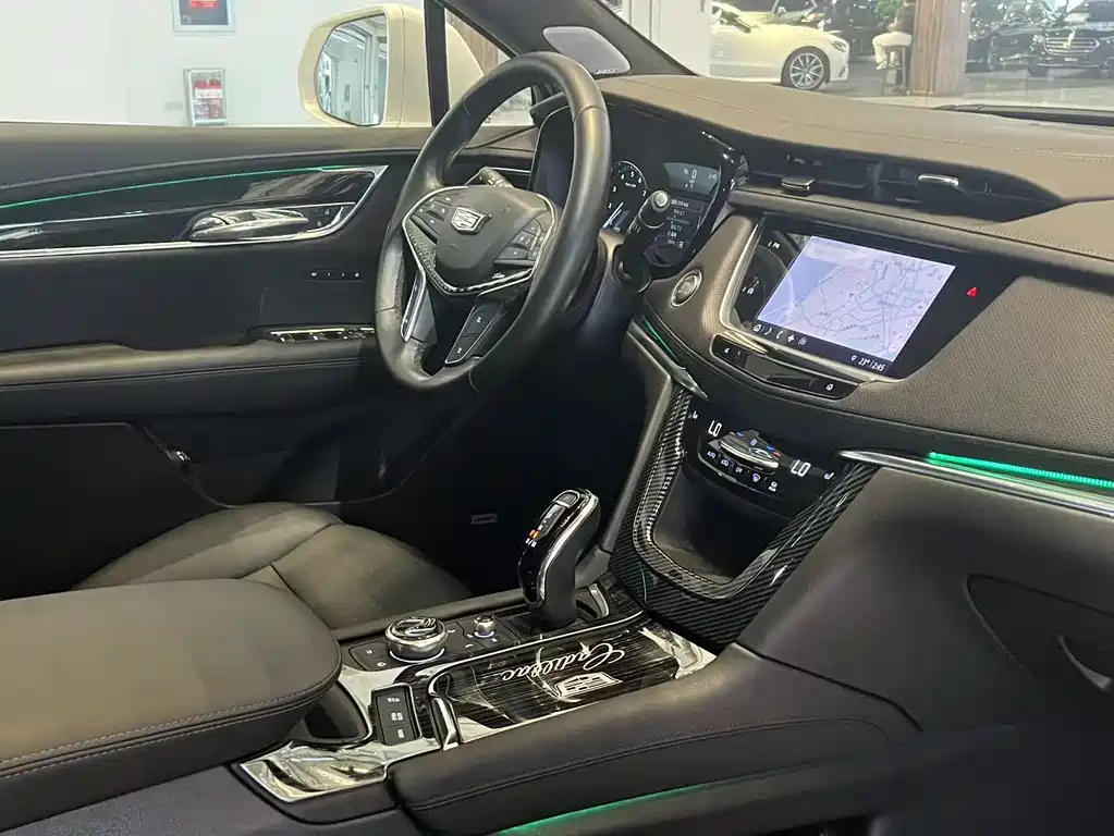 Cadillac XT5 — фото 15